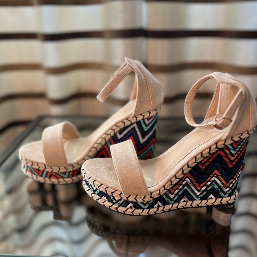 Chevron sole wedge sandals